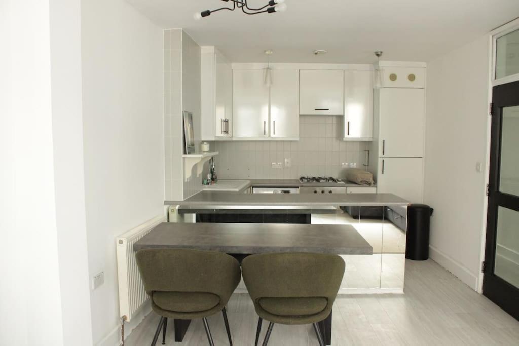 2 Bedroom Central London Apartment Modern And Stylish Εξωτερικό φωτογραφία