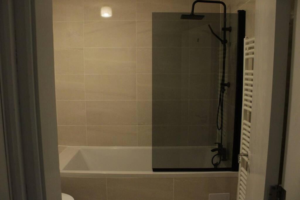 2 Bedroom Central London Apartment Modern And Stylish Εξωτερικό φωτογραφία